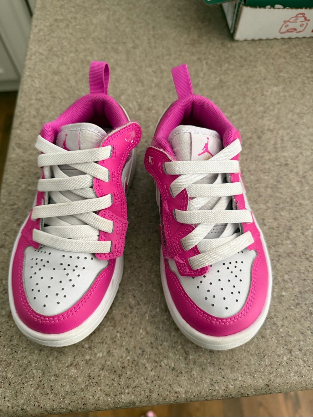 Nike Kids Low-Top Sneakers in Pink and White - Picture 5 of 5